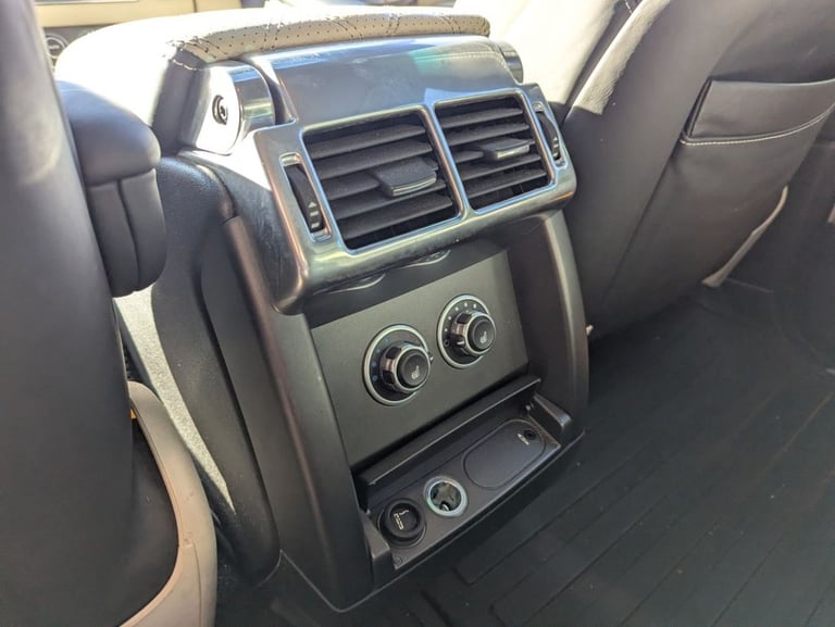 2011 Land Rover Range Rover 4.4 TD V8 Vogue SUV 5dr Diesel Auto 4WD Euro 5 (313 bhp) ESTATE Diese...