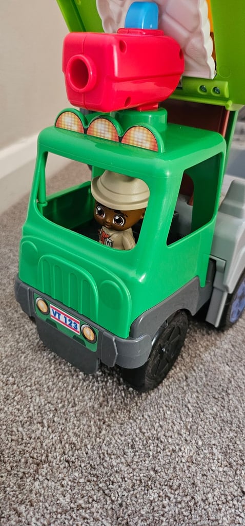 Vtech toot toot Dino truck