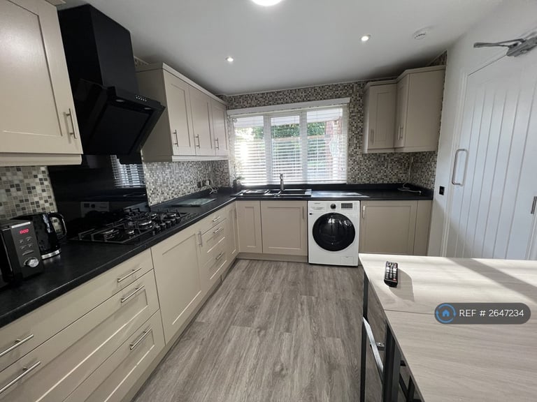 1 bedroom in Walshs Manor, Stantonbury, Milton Keynes, MK14 (#2647234)