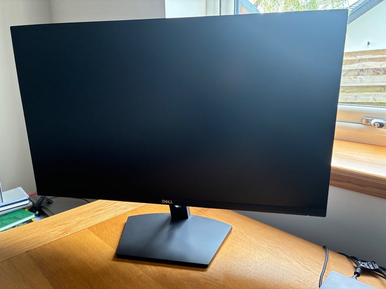 2 x 27” Dell HD Monitors c/w Dell D6000 Docking Station