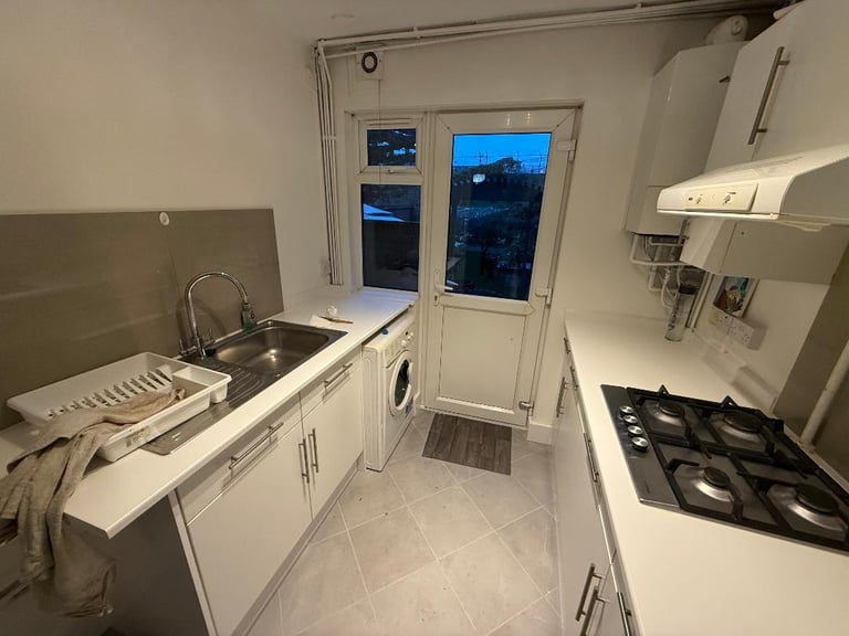 3 /4 BEDROOM FLAT TO RENT NORTH ACTON W3