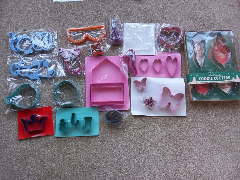 Cake Decorating equipment all new still wrapped 