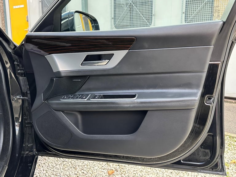 2015 Jaguar XF 2.0d Portfolio Auto Euro 6 (s/s) 4dr SALOON Diesel Automatic