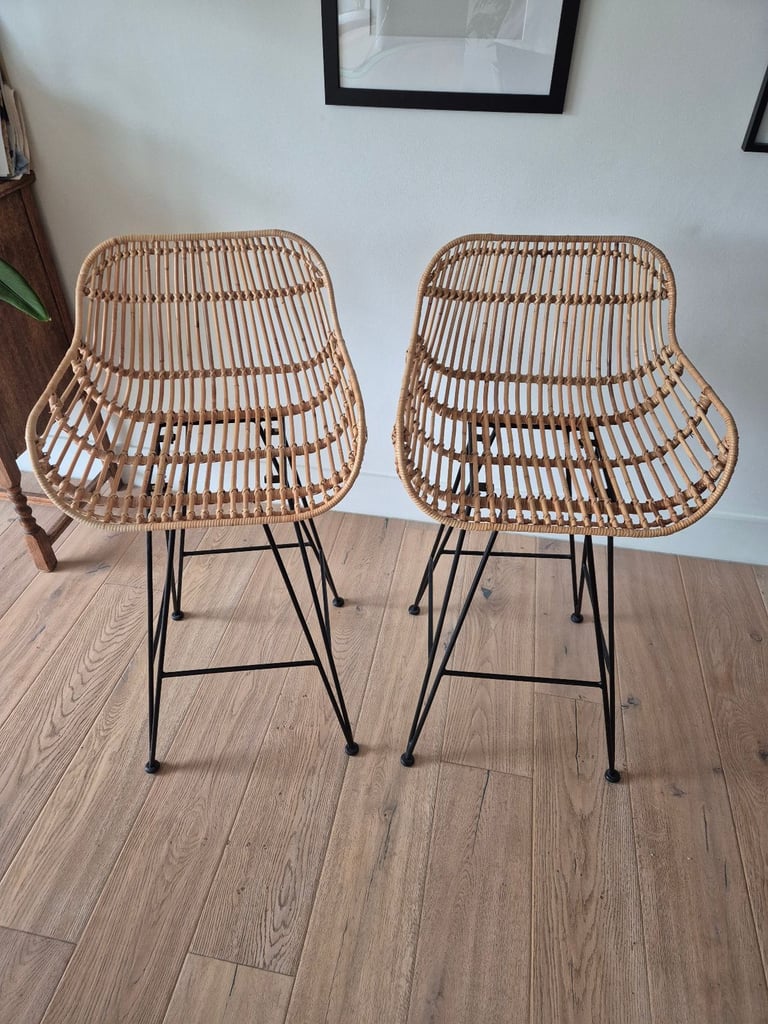2 x bar stools