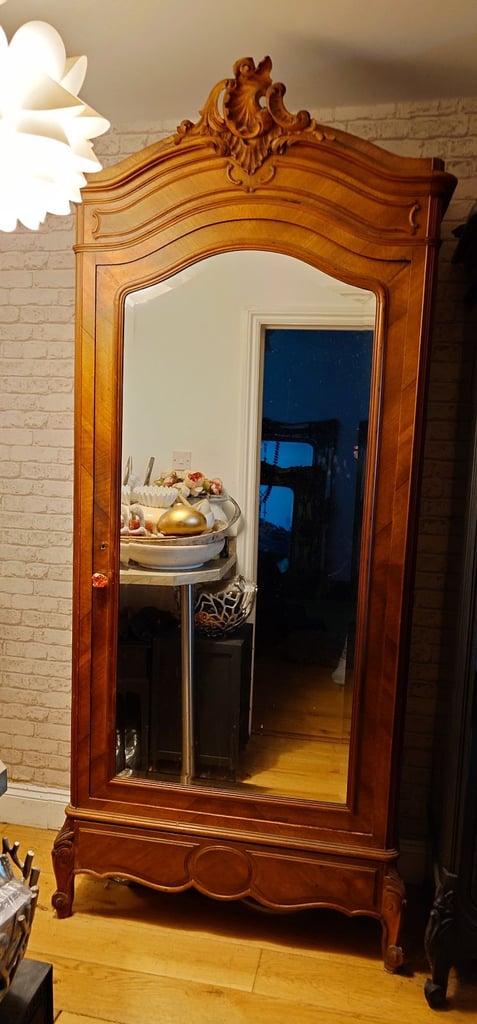 Linen cupboard 