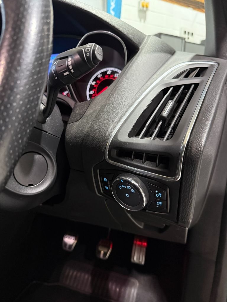 2013 Ford Focus 2.0T EcoBoost ST-3 Hatchback 5dr Petrol Manual Euro 5 s/s 250 ps Top Spec  Hatchb...