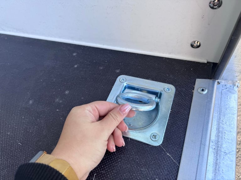 BRAND NEW 8FT X 5FT X 6FT SINGLE AXLE BOX TRAILER WITH BARN DOORS 1300KG BRAKED