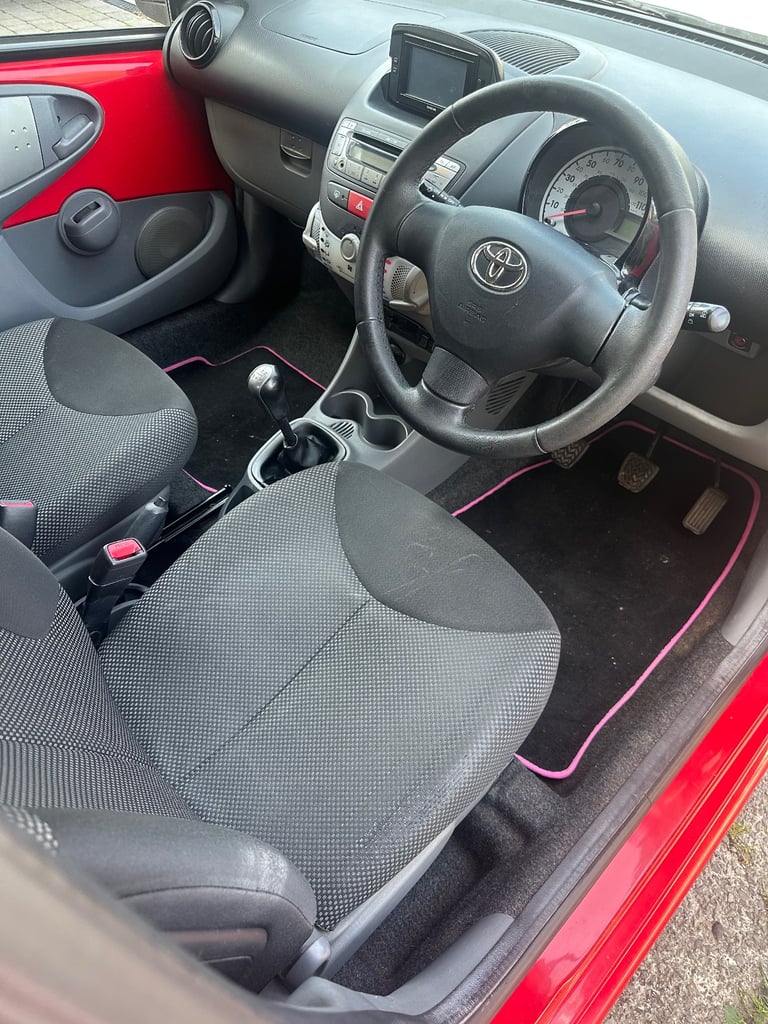 Toyota, AYGO, Hatchback, 2011, Manual, 998 (cc), 5 doors