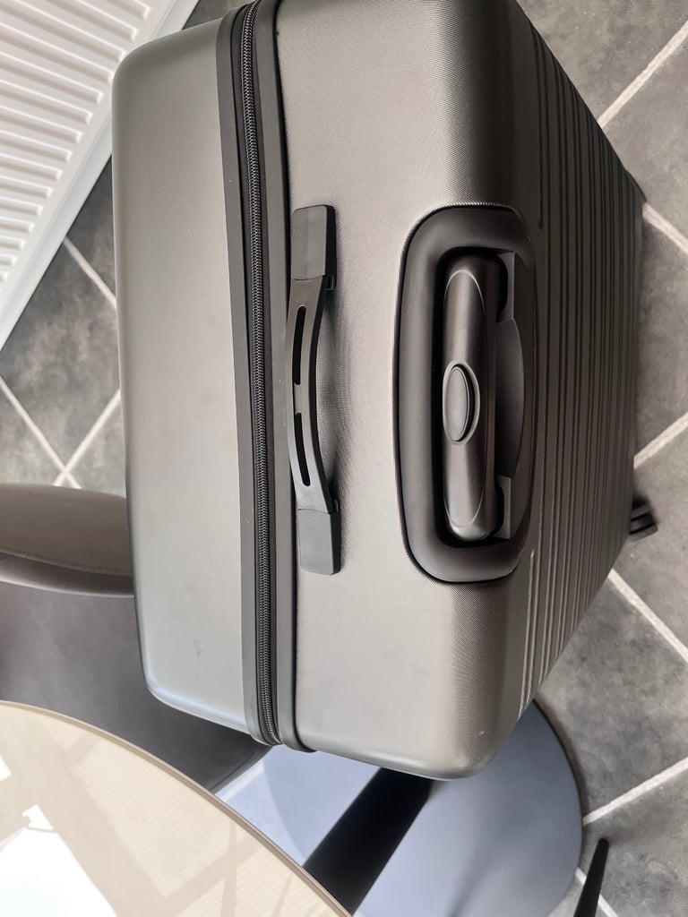Grey hard shell suitcase (Large)