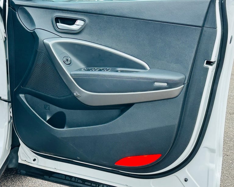 2016 Hyundai Santa Fe 2.2 CRDi SE 4WD Euro 5 5dr (5 seat) ESTATE Diesel Manual