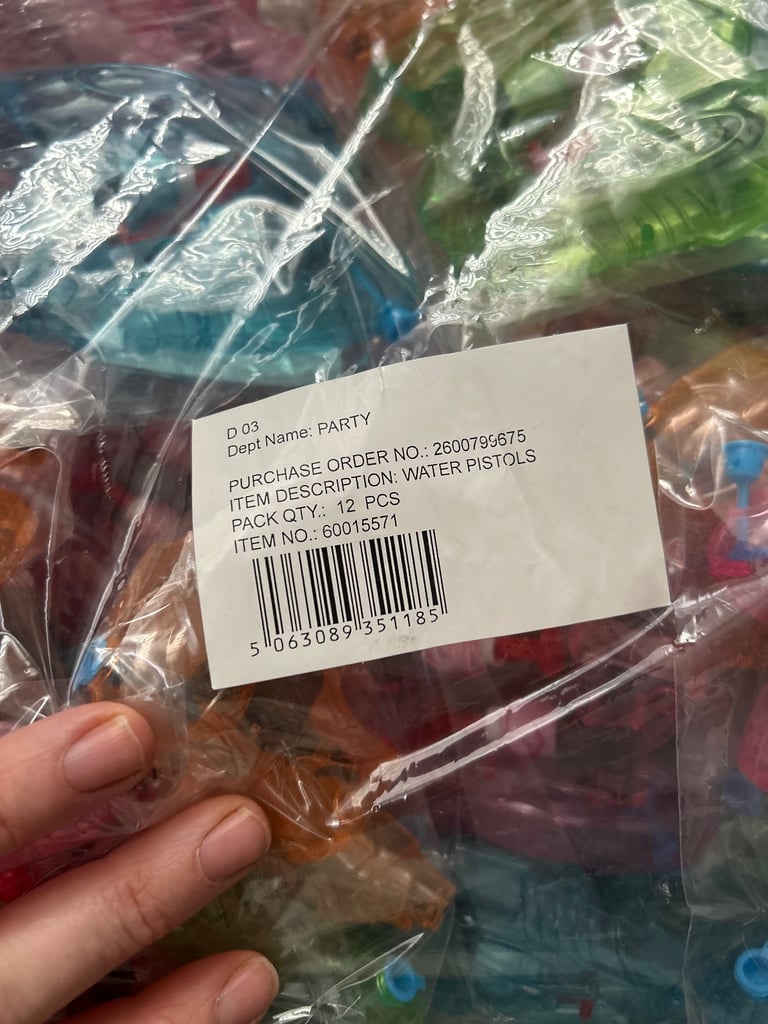 Brand new 96 pcs water pistols for kids 