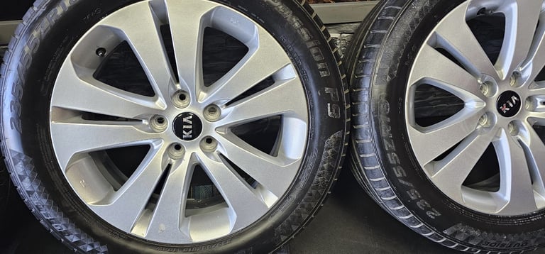 Kia Genuine 18 alloy wheels + 4 x tyres 235 55 18