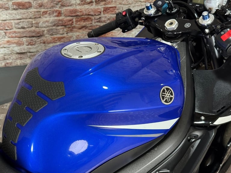 YAMAHA R6 - 2003 Petrol Manual in Blue