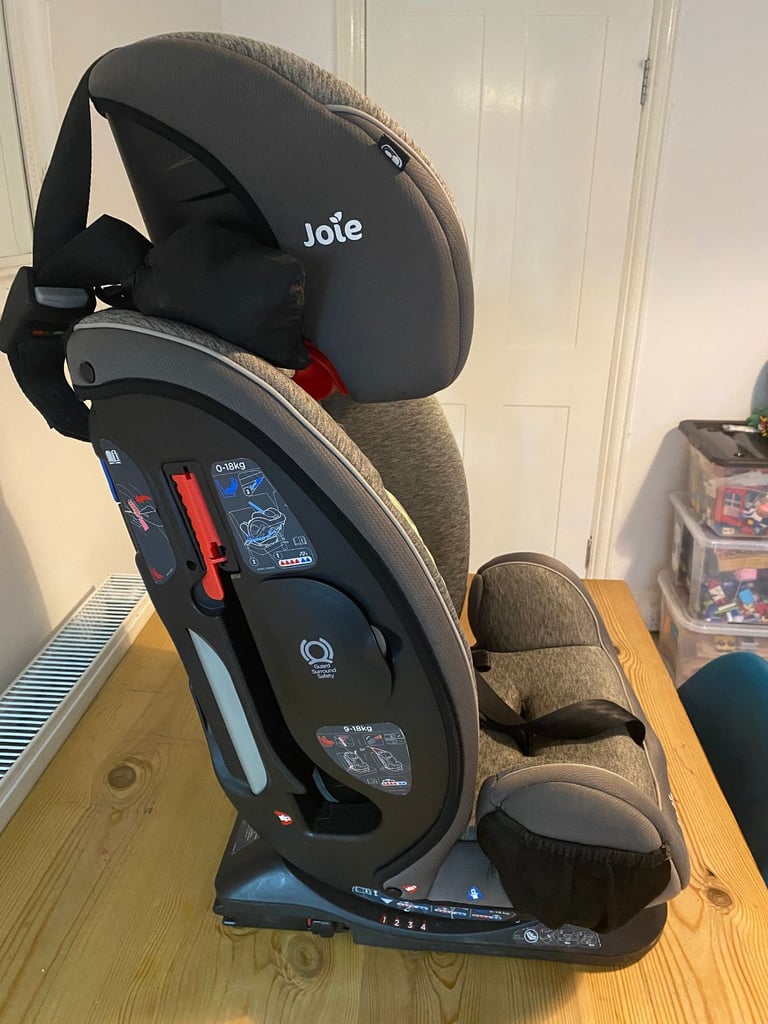 Joie 15 - 36kg (0-12 years old) car seat, with isofix