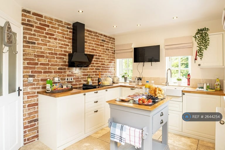 4 bedroom house in Front Street, Langtoft, Driffield, YO25 (4 bed) (#2644254)
