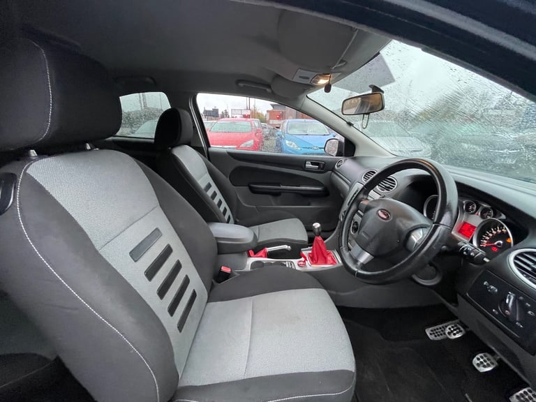 * 2011 FORD FOCUS ZETEC S 1.8L 3 DOOR + LONG MOT + ALLOYS + FOG LIGHTS * 