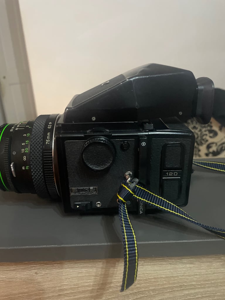Zenza bronica camera 