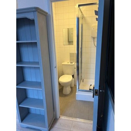 Self-Contained Studio flat on Shepherds Bush Road, Hammersmith, W6 7HP **Some Bills Inc**