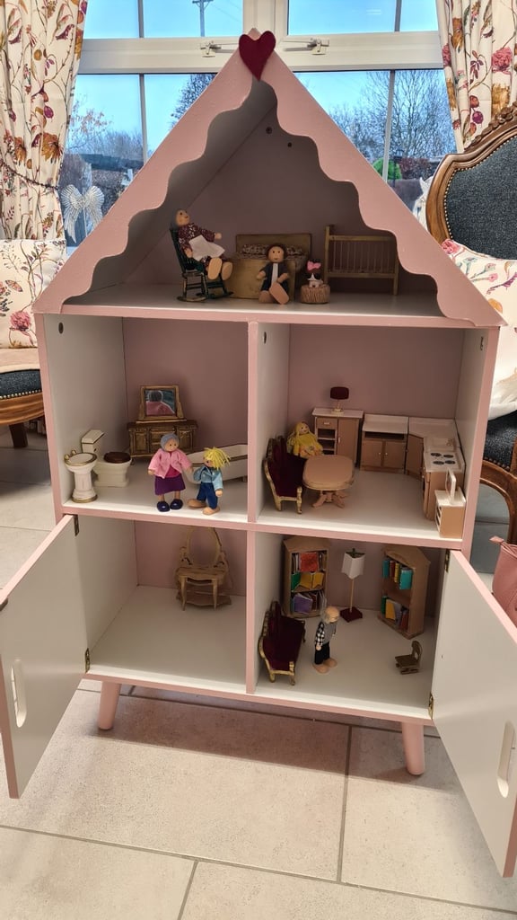Doll house/bookcase 