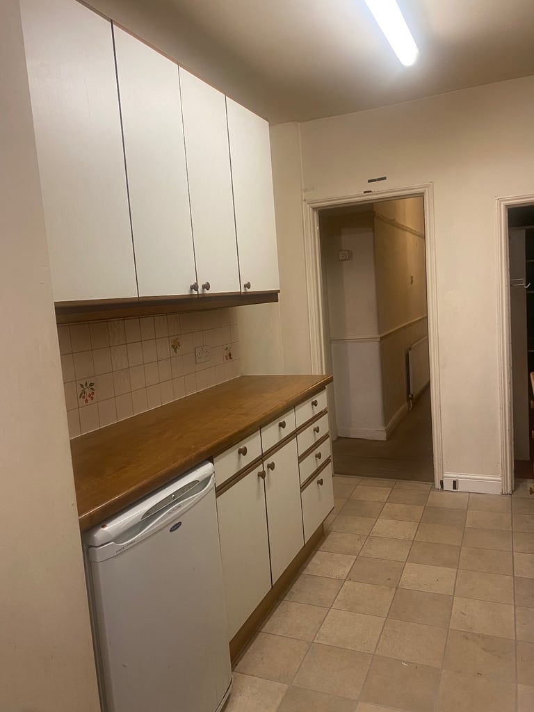 Spacious 3 bed house excellent location 