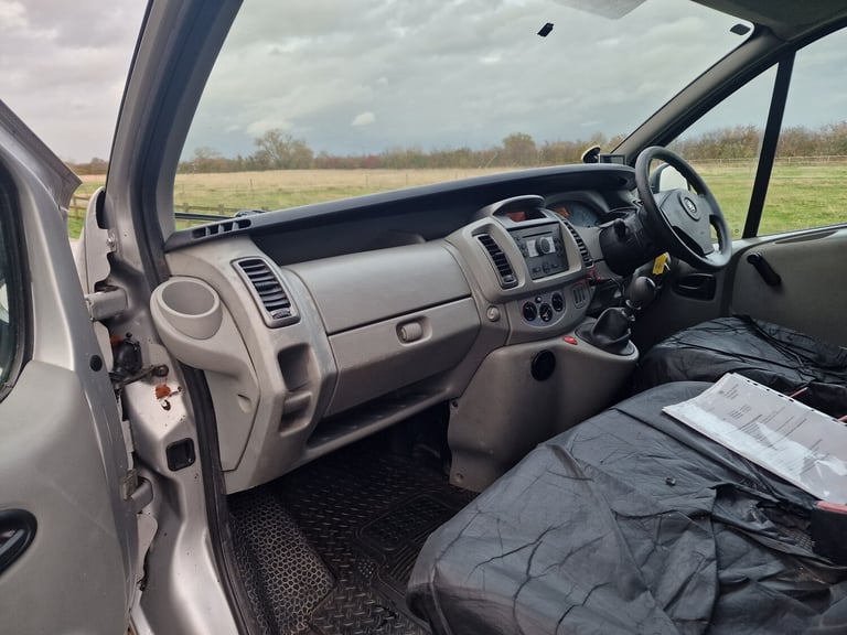 2008 Vauxhall Vivaro Silver LWB  Drives Perfect  3m MOT  Camper Project
