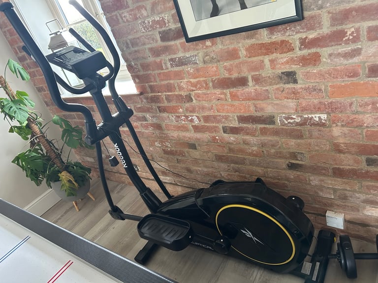 Reebok cross trainer 