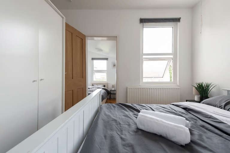 🏡 Spacious 4-Bed House for Rent – CR7 7EP