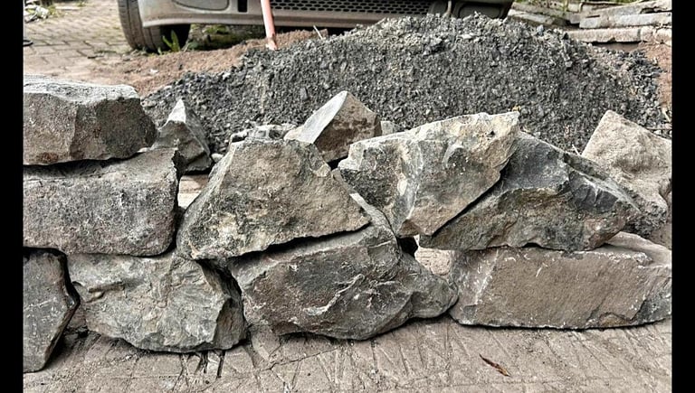 Reclaimed random whinstone / walling stone 