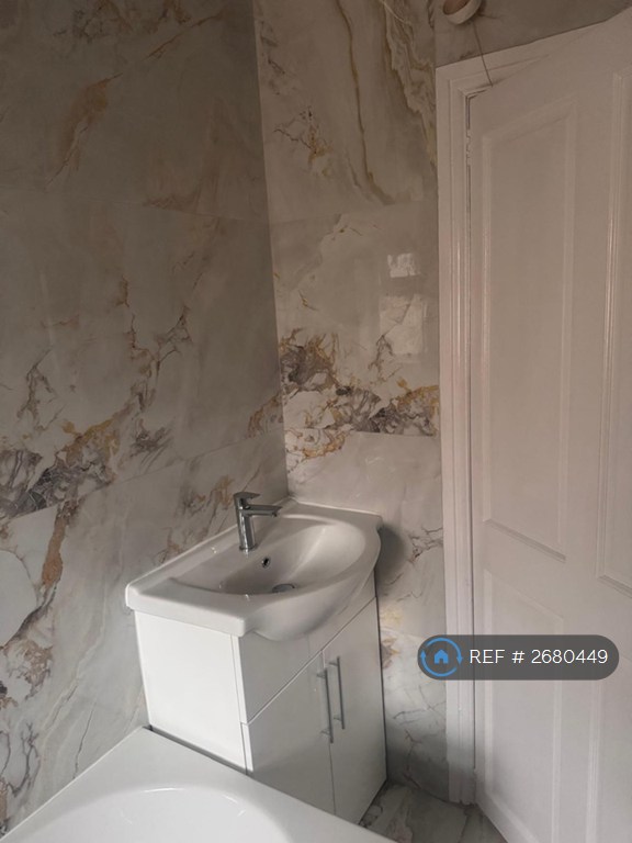 3 bedroom house in Acres Street, Bradford, BD21 (3 bed) (#2680449)