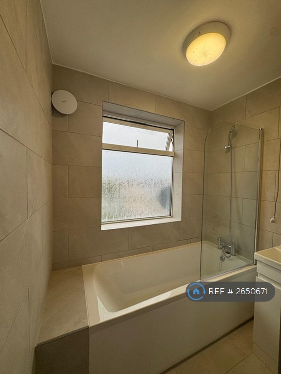 3 bedroom house in The Fairway, Northolt, UB5 (3 bed) (#2650671)