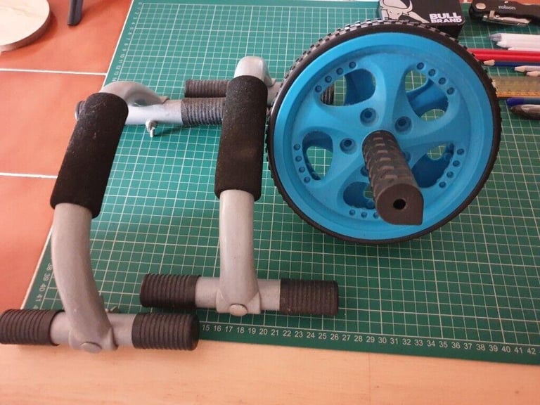 Exercise Wheel an Push Bars 