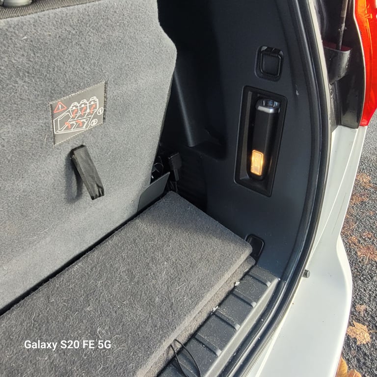 Peugeot, 5008, MPV, 2011, Manual, 1560 (cc), 5 doors