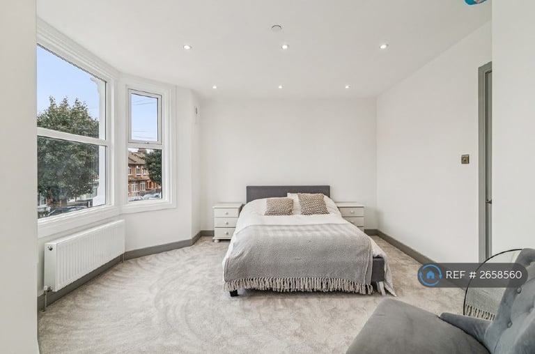 2 bedroom flat in Westcote Road, London, SW16 (2 bed) (#2658560)