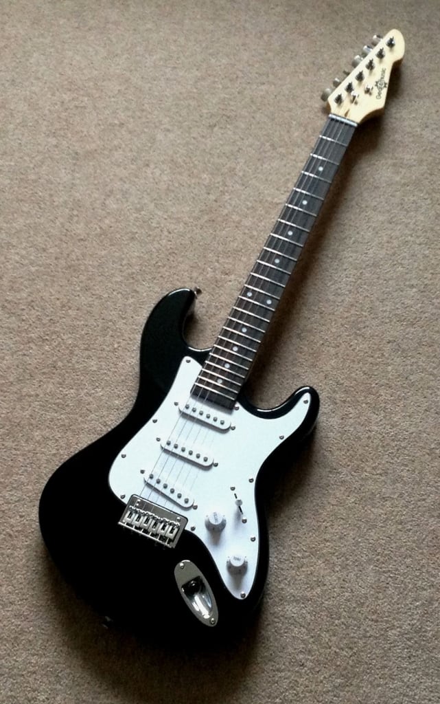 image for 3/4 size Strat type guitar *HALF PRICE BARGAIN £40