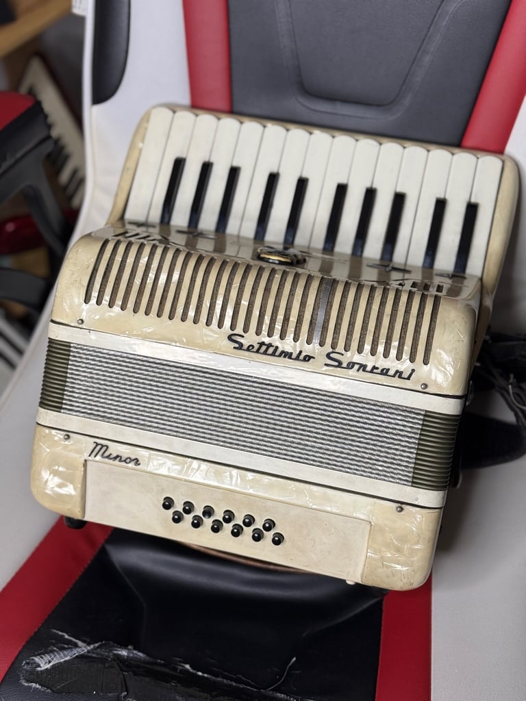 image for Vintage Settimo Soprani (Minor Model ) accordion