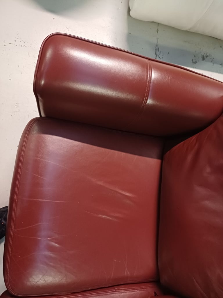 Red leather two-piece suite 