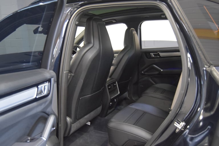 PORSCHE CAYENNE 3.0 V6 E-Hybrid 17.9kWh Platinum Edition 2022