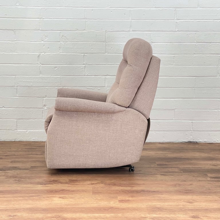 Celebrity Sandhurst Riser Recliner Chair – Large / Grande  