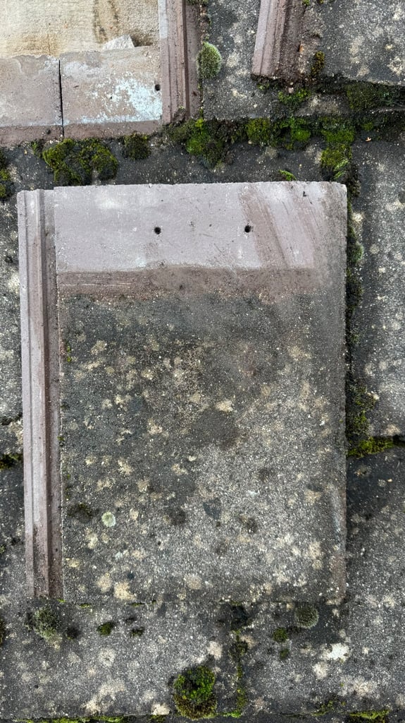 300 Marley Modern Roofing Tiles  420mm long x 330mm wide, 40p ONO