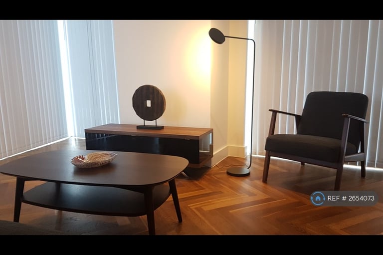 2 bedroom flat in South Tower, Manchester, M15 (2 bed) (#2654073)