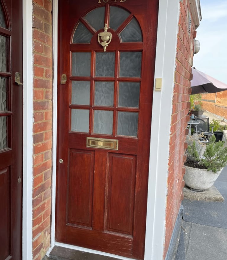  Spacious 1-Bedroom Flat | Renovated | Fitted Kitchen | Parking | Cockfosters Road, Barnet - EN4