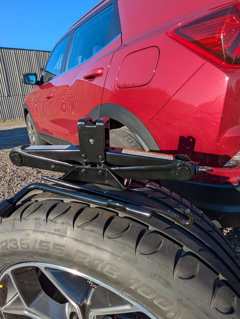 Korando spare wheel kit 