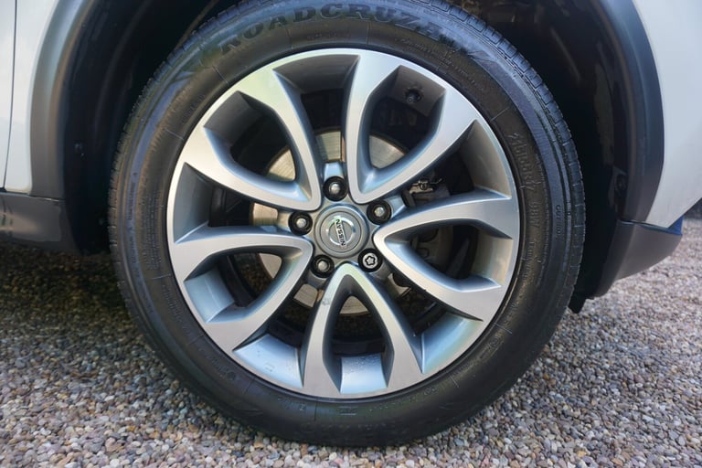 2017 Nissan Juke 1.2 DiG-T Tekna 5dr HATCHBACK Petrol Manual - Image 11