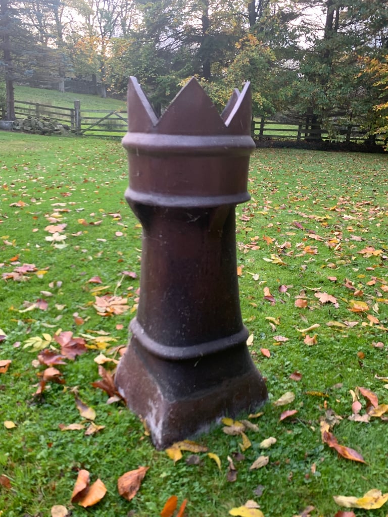 Victorian or Edwardian tall brown glazed chimney pot