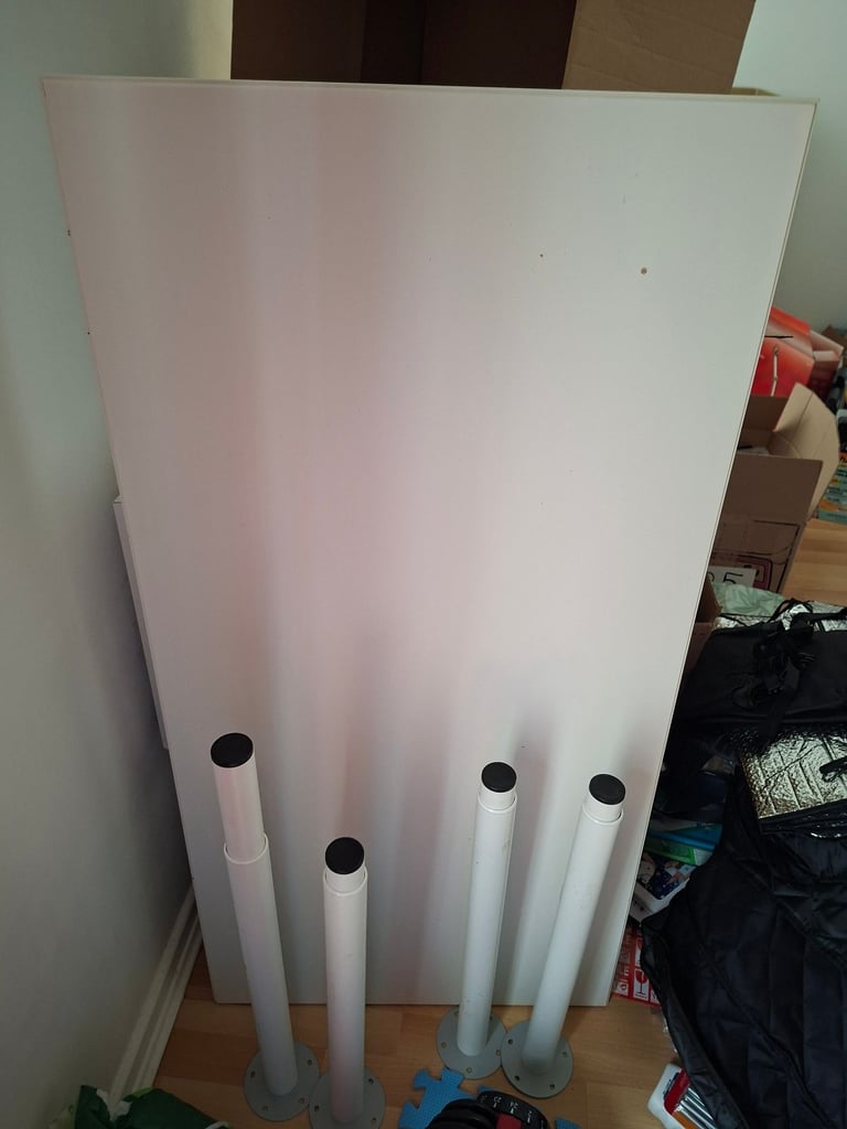 FREE desk, 100x60cm, pickup ASAP