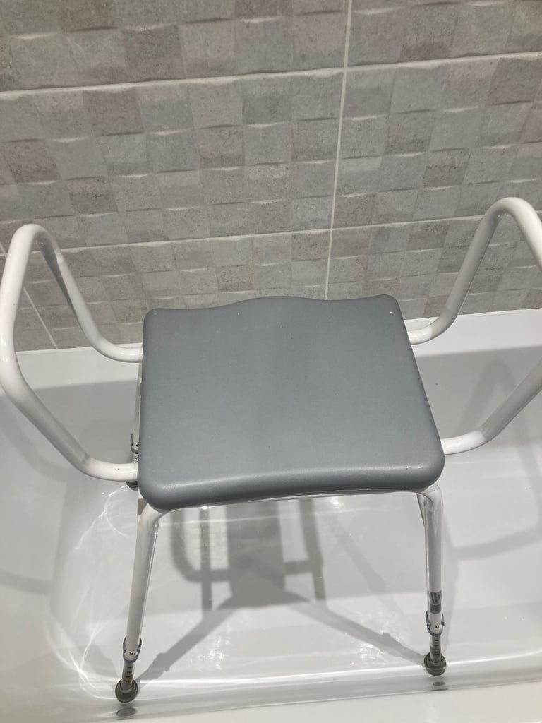 Mobility bath seat, adjustable height legs. Bargain £5