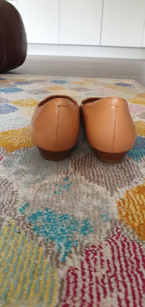 Caramel leather pointed toe ballet flats