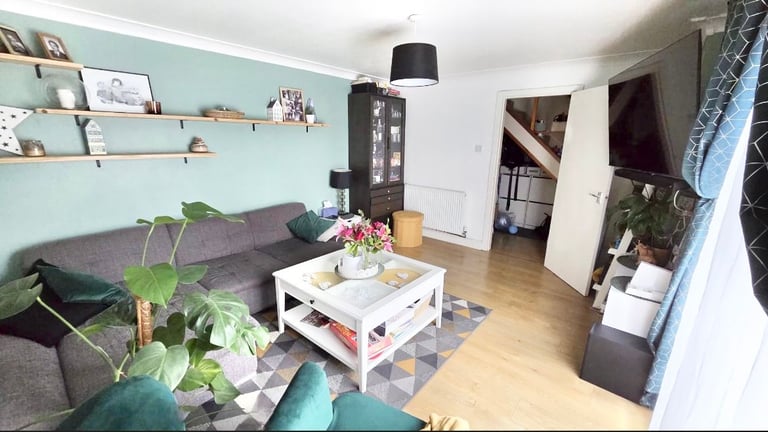 Specious 4 Bedroom house to rent on Downland Drive, Southgate, Crawley