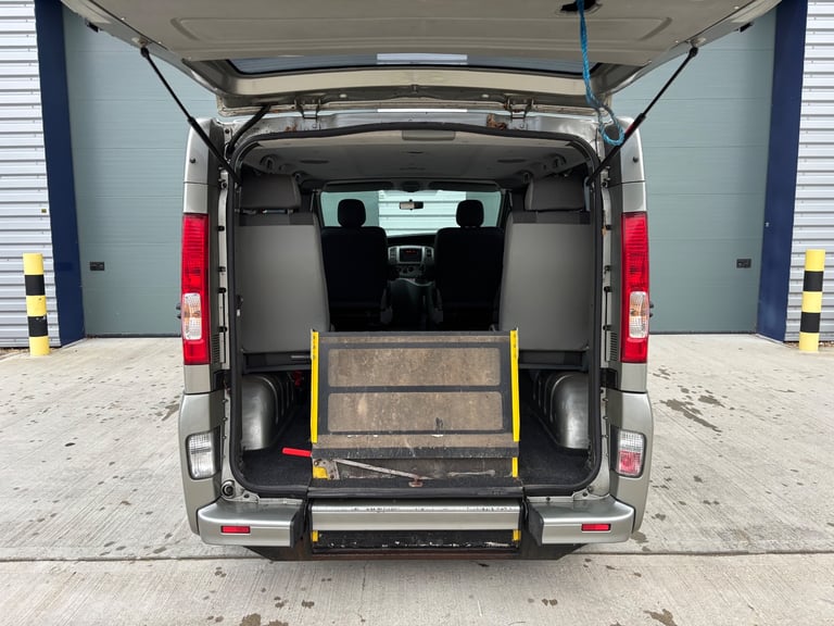 RENAULT TRAFIC 2.0TD DCI SL27 SPORT MINIBUS 1 OWNER FROM NEW ONLY DONE 117,000 MILES