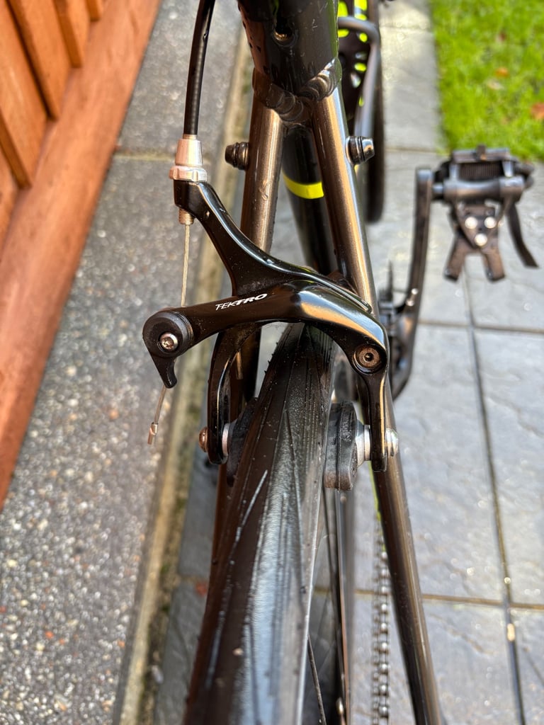 Pinnacle Laterite 1 road bike 